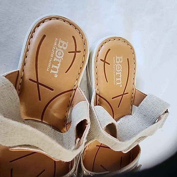 Born Alli Leather/Fabric Stretch Sandal Gold Metallic Women's 7.5M - Picture 7 of 7